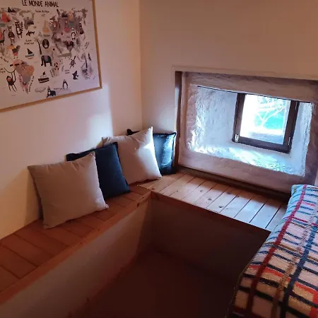 Wisteria At De La Vienne *