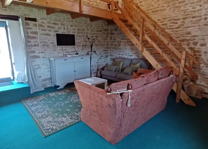 Wisteria At De La Vienne *