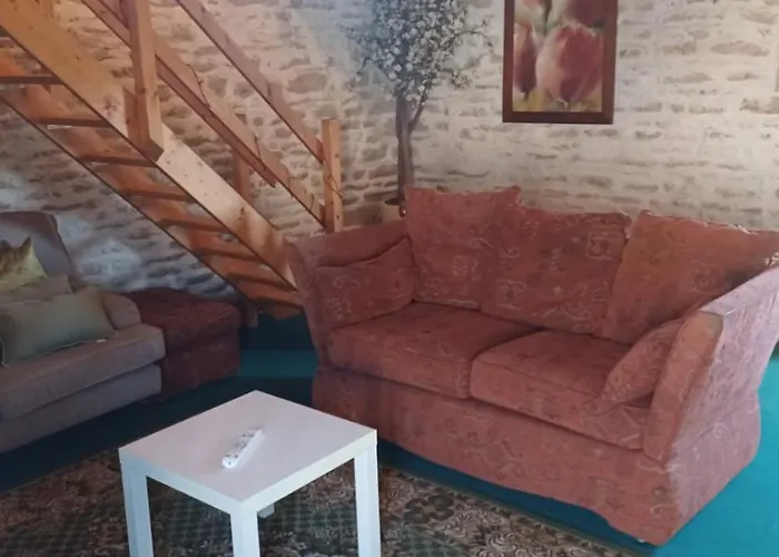 Wisteria At De La Vienne *