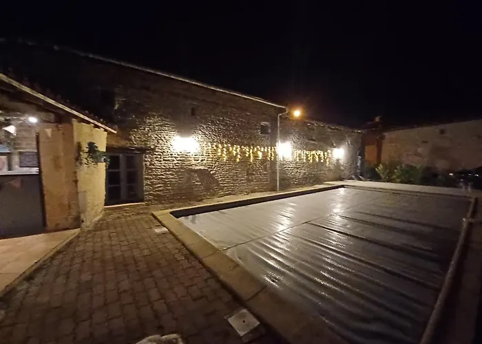 Wisteria At De La Vienne